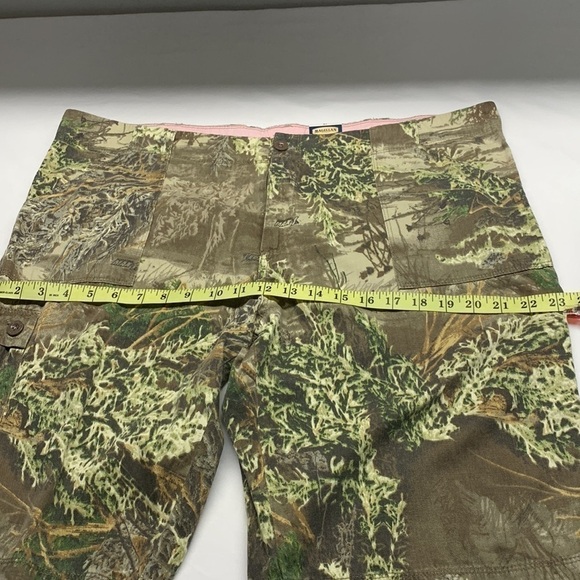Magellan Sportswear Woods Camouflage Bermuda Cargo Shorts Size 16 NWT - Picture 11 of 12